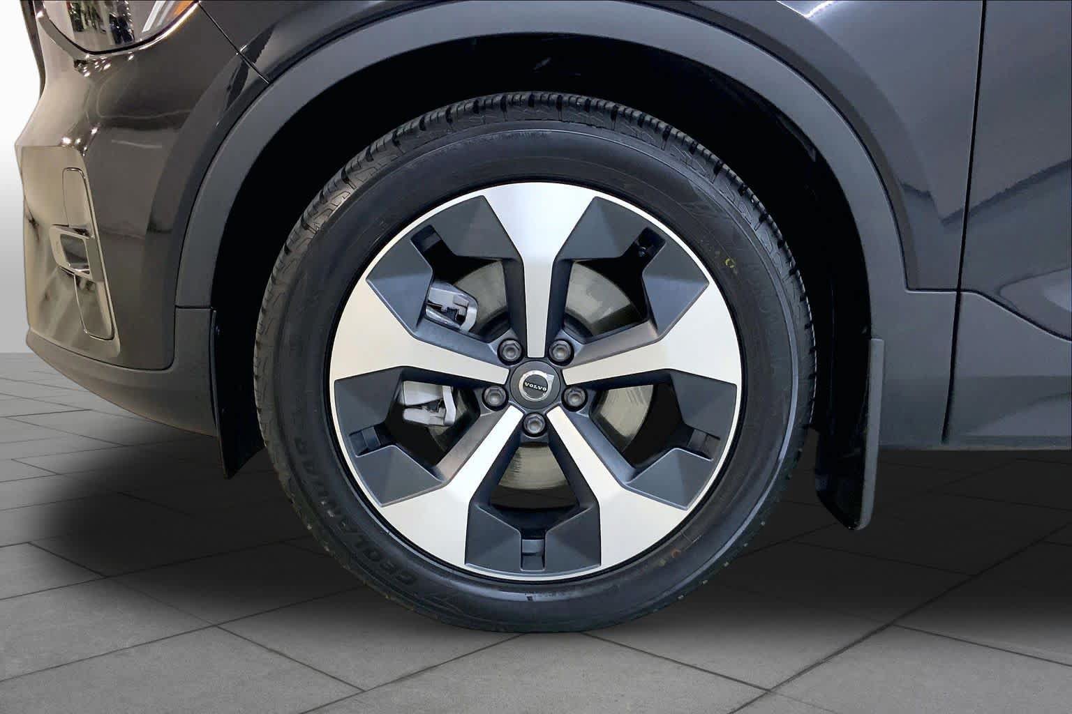 Used 2023 Volvo XC40 B5 Plus w/ Protection Package Premier AWD/4WD image 10