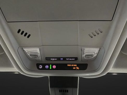 Used 2020 Chevrolet Equinox LT image 22