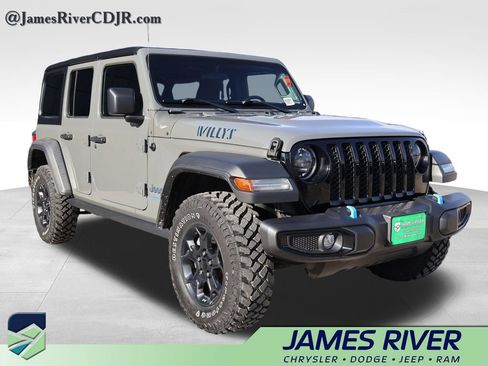 Used 2023 Jeep Wrangler Unlimited w/ Cold Weather Group AWD/4WD image 6