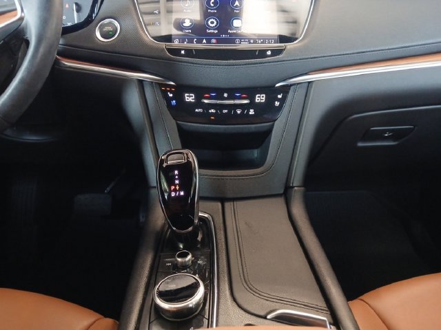 Used 2024 Cadillac XT5 Premium Luxury w/ Technology Package FWD image 4