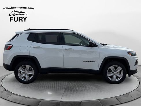 Used 2022 Jeep Compass Latitude AWD/4WD image 3