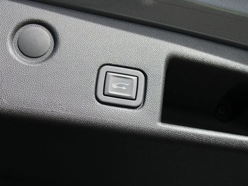 Used 2023 Chevrolet Equinox RS w/ RS Leather Package AWD/4WD image 27