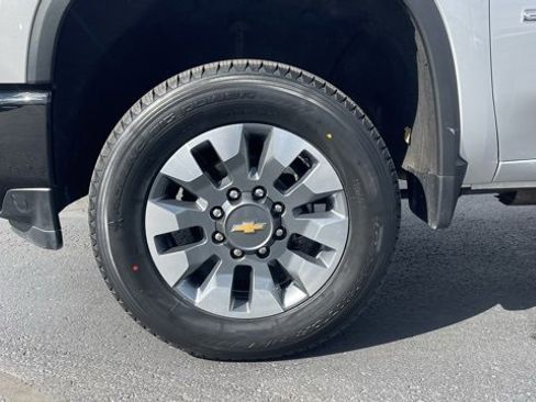 Used 2023 Chevrolet Silverado 2500 Custom w/ Custom Value Package image 12