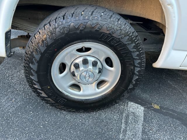 Used 2018 Chevrolet Express 2500 w/ Driver Convenience Package RWD image 37