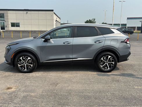 Used 2024 Kia Sportage EX AWD/4WD image 4