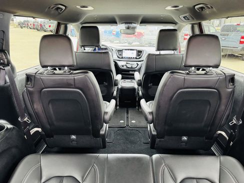 Used 2023 Chrysler Pacifica Touring-L w/ S Appearance Package FWD image 30