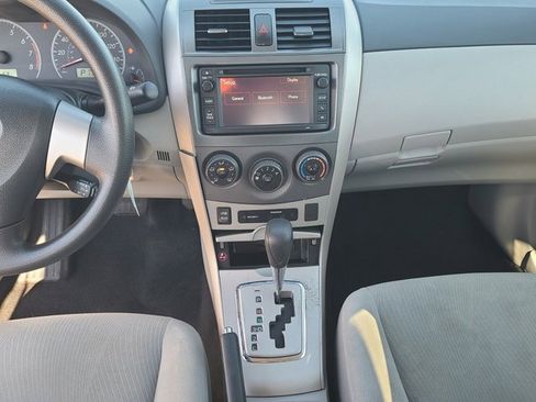 Used 2013 Toyota Corolla LE image 15