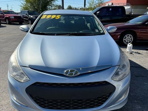 Used 2013 Hyundai Sonata Hybrid image 2