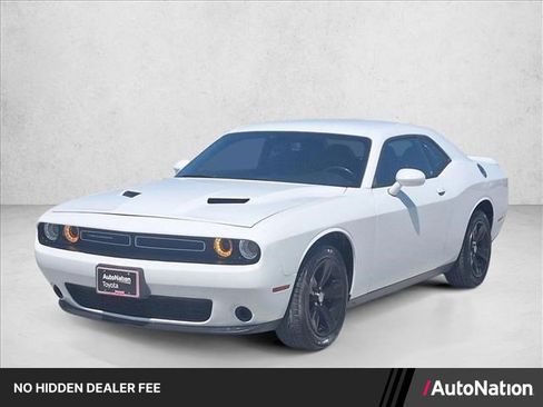 Used 2018 Dodge Challenger SXT RWD image 1
