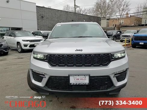 Certified 2025 Jeep Grand Cherokee Limited w/ Black Appearance Package image 12