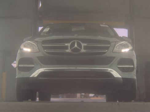 Used 2018 Mercedes-Benz GLE 350 w/ Premium 1 Package image 4