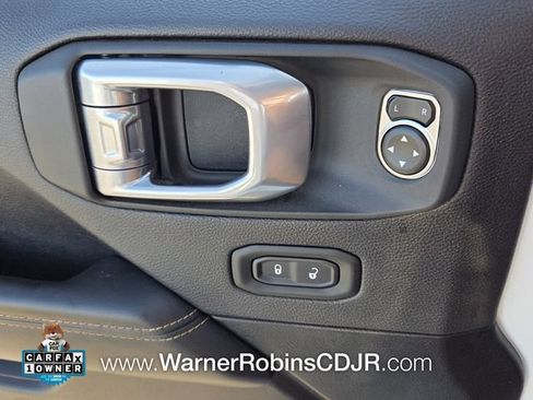 Used 2024 Jeep Wrangler Unlimited Sahara AWD/4WD image 32