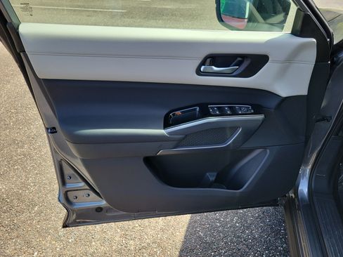 New 2026 Nissan Pathfinder SL AWD/4WD image 17