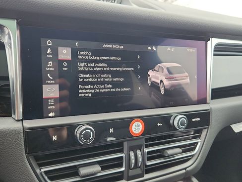 New 2026 Porsche Macan image 23