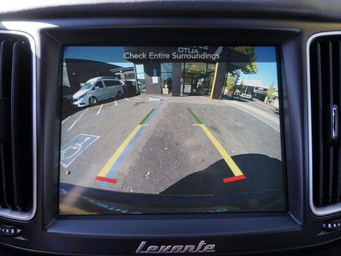 Used 2018 Maserati Levante GranLusso image 25