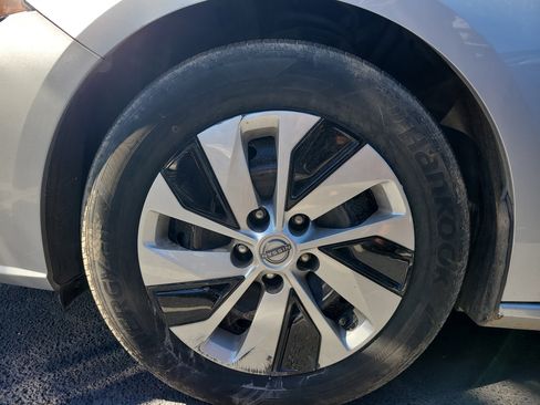 Used 2024 Nissan Altima 2.5 S image 9