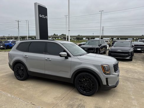Used 2022 Kia Telluride SX w/ SX Prestige Package AWD/4WD image 9