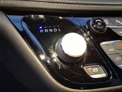 Used 2021 Chrysler Pacifica Touring-L w/ Uconnect Theater Family Group image 21