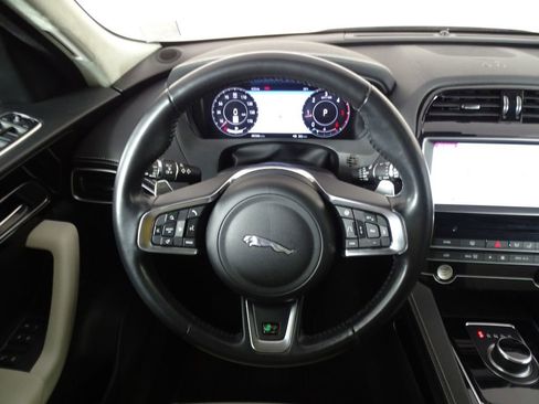 Used 2019 Jaguar F-PACE R-Sport image 26