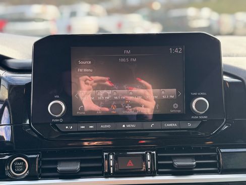 Used 2022 Nissan Pathfinder S image 15