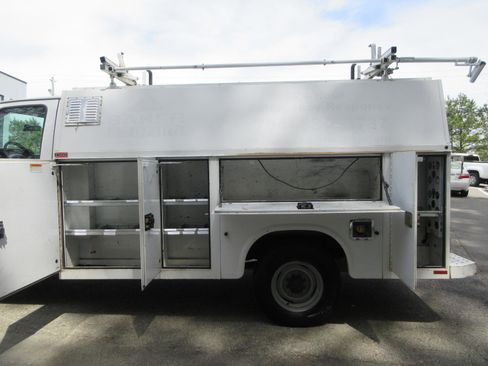 Used 2013 Ford E-350 and Econoline 350 Super Duty w/ Class I Trailer Tow Pkg image 20