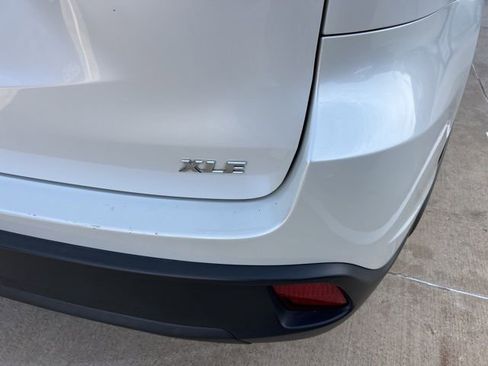 Used 2017 Toyota Highlander XLE image 4