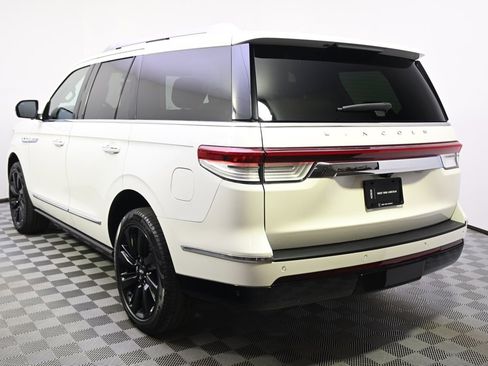 Certified 2022 Lincoln Navigator Reserve image 3
