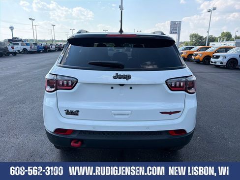Used 2025 Jeep Compass Trailhawk AWD/4WD image 4