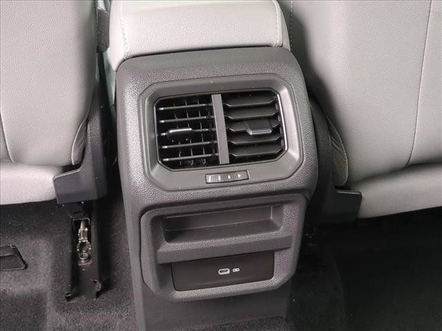 Used 2022 Volkswagen Taos SE FWD image 18