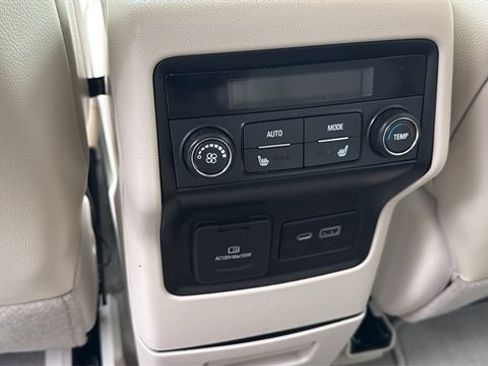 Used 2022 GMC Acadia Denali w/ Denali Technology Package image 29