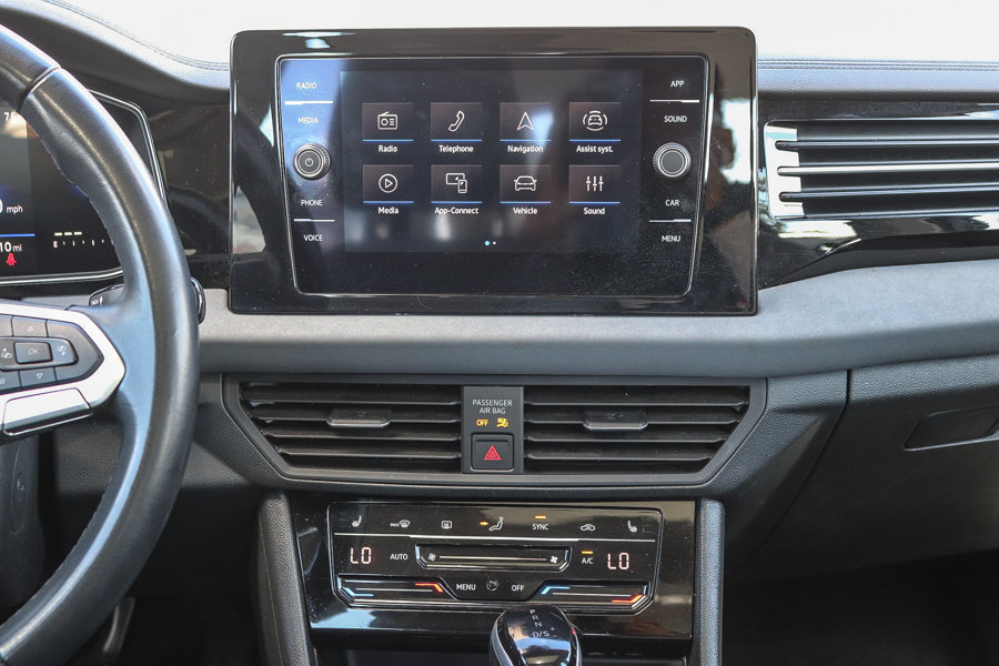 Used 2025 Volkswagen Jetta SE FWD image 12