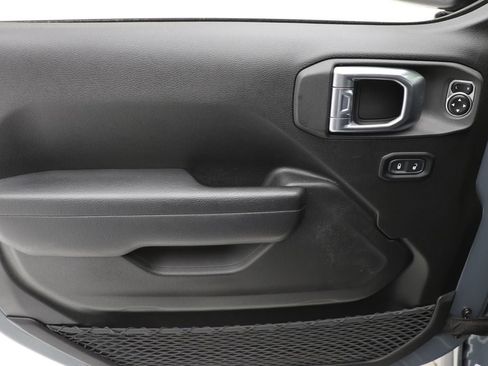 Used 2024 Jeep Wrangler Unlimited image 15