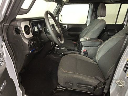 Used 2024 Jeep Wrangler Unlimited w/ Convenience Group AWD/4WD image 13