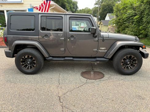 Used 2014 Jeep Wrangler Unlimited Sahara AWD/4WD image 5