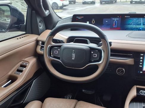 New 2025 Lincoln Navigator L Black Label AWD/4WD image 11