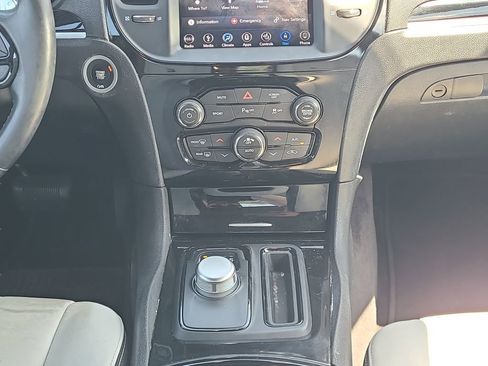 Used 2018 Chrysler 300 S w/ 300S Premium Group RWD image 15