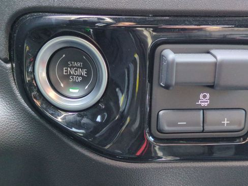 Certified 2025 Chevrolet Silverado 1500 LT Trail Boss w/ Convenience Package II AWD/4WD image 31