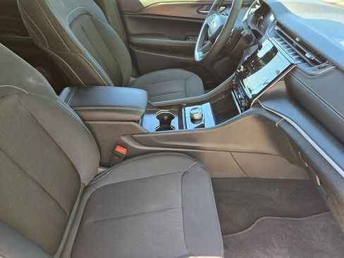 Used 2026 Jeep Grand Cherokee Laredo X AWD/4WD image 15