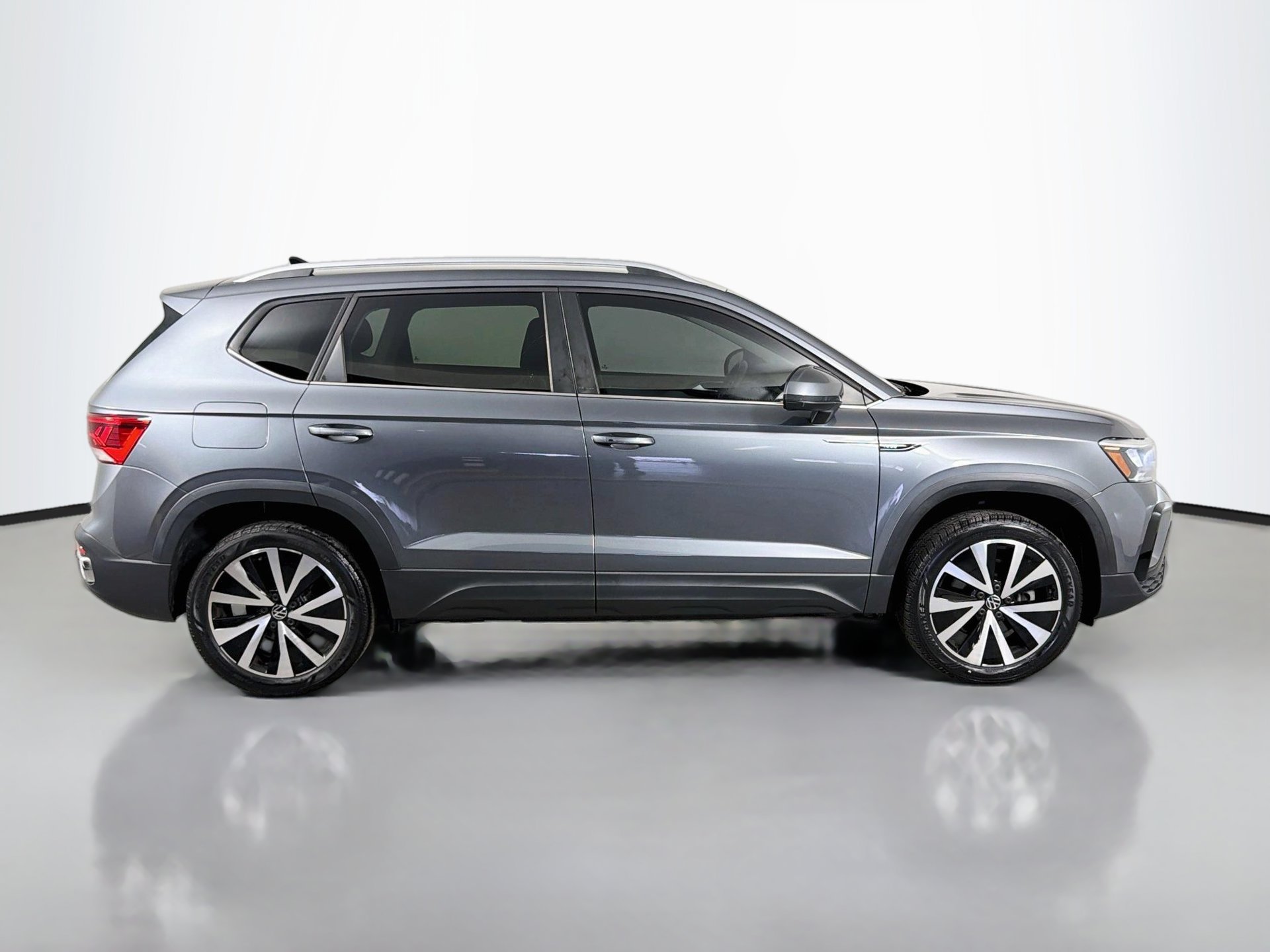 Certified 2023 Volkswagen Taos SE FWD image 4