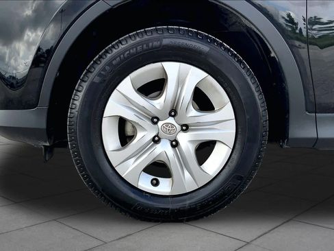 Used 2014 Toyota RAV4 LE FWD image 11