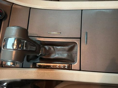 Used 2012 Ford Taurus SEL FWD image 12
