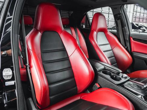 Used 2013 Mercedes-Benz C 63 AMG Sedan image 33