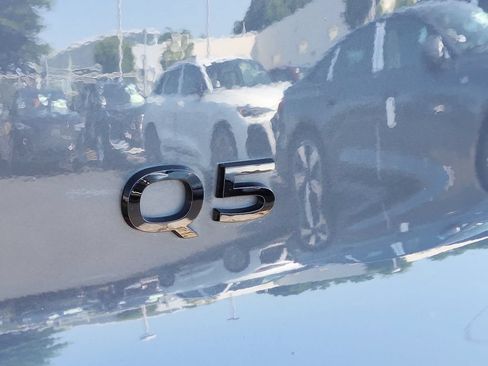 Used 2025 Audi Q5 Premium w/ Convenience Package AWD/4WD image 29