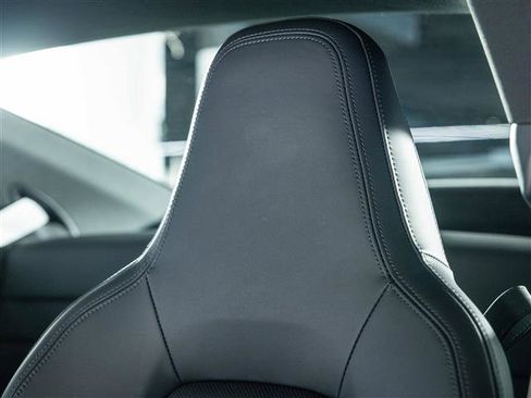 Certified 2025 Porsche 911 Carrera image 18