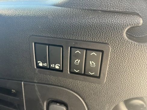 Used 2019 Cadillac Escalade ESV Premium Luxury image 27