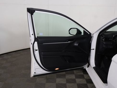 Used 2019 Toyota Camry LE FWD image 15