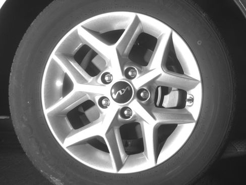Used 2025 Kia Soul LX w/ LX Technology Package FWD image 13