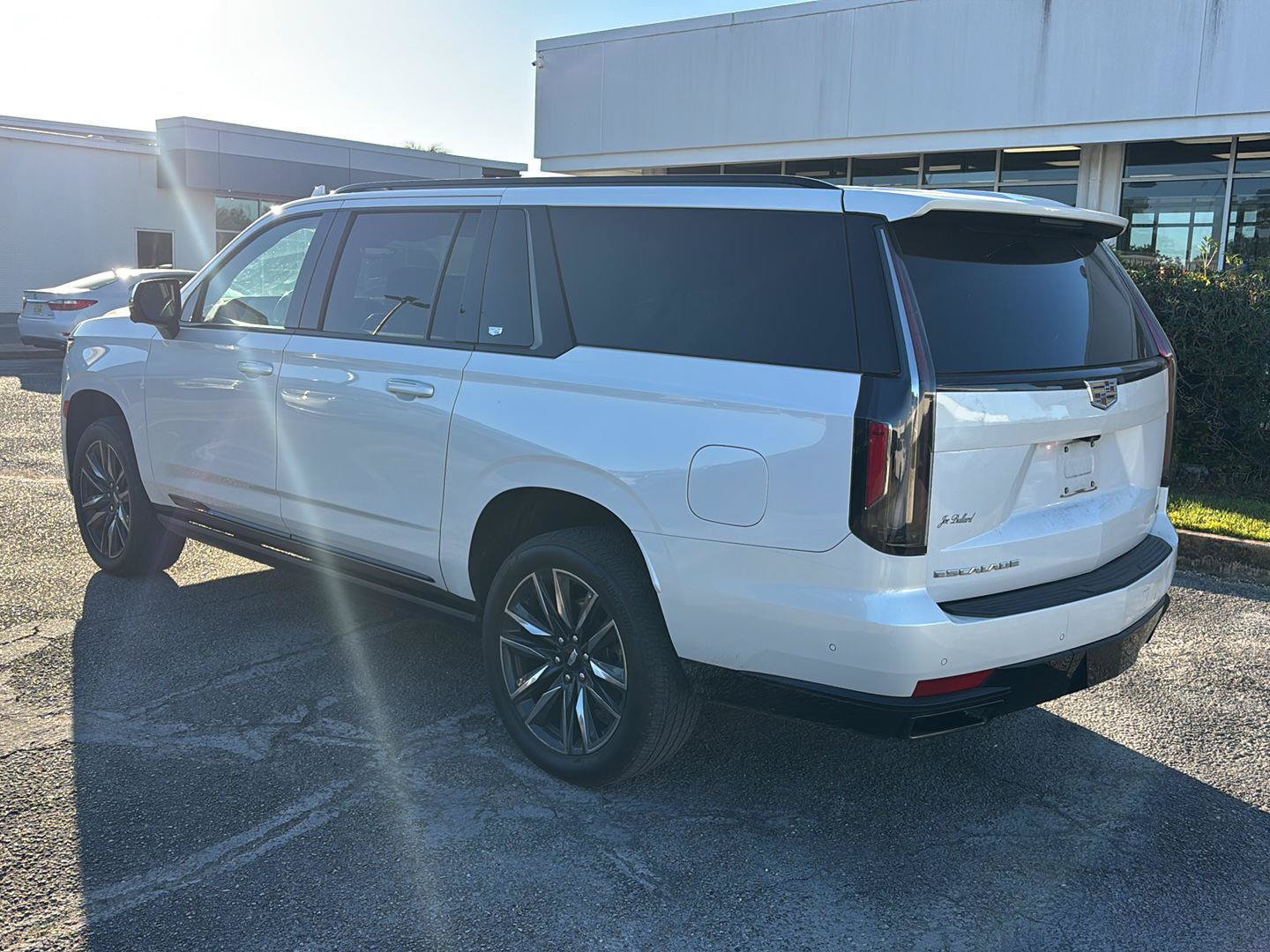 Used 2023 Cadillac Escalade ESV Sport w/ Touring Package AWD/4WD image 5