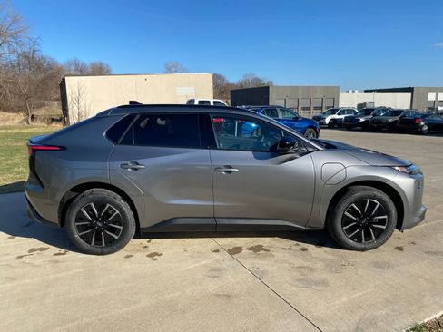 New 2026 Subaru Solterra AWD/4WD image 7