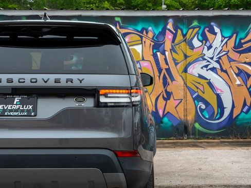 Used 2017 Land Rover Discovery SE AWD/4WD image 21